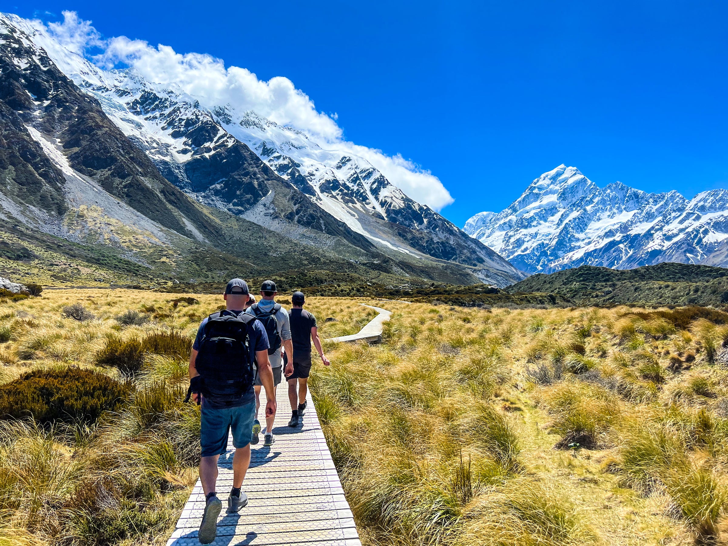 Hiking Hooker Valley Lake New Zealand